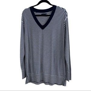 Tommy Hilfiger Men’s Blue and white striped sweater size XL
